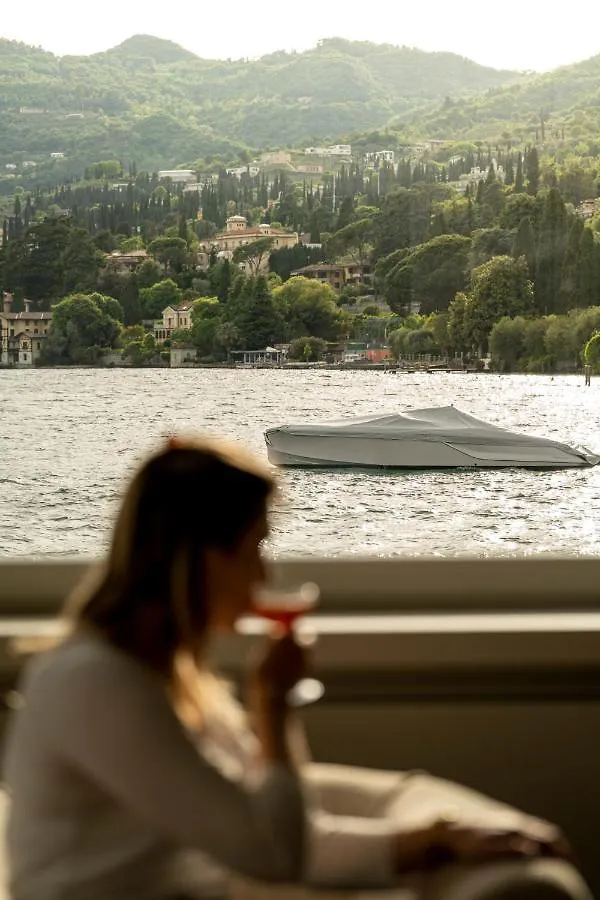 Hotel Bella Riva Gardone Riviera 5*,
