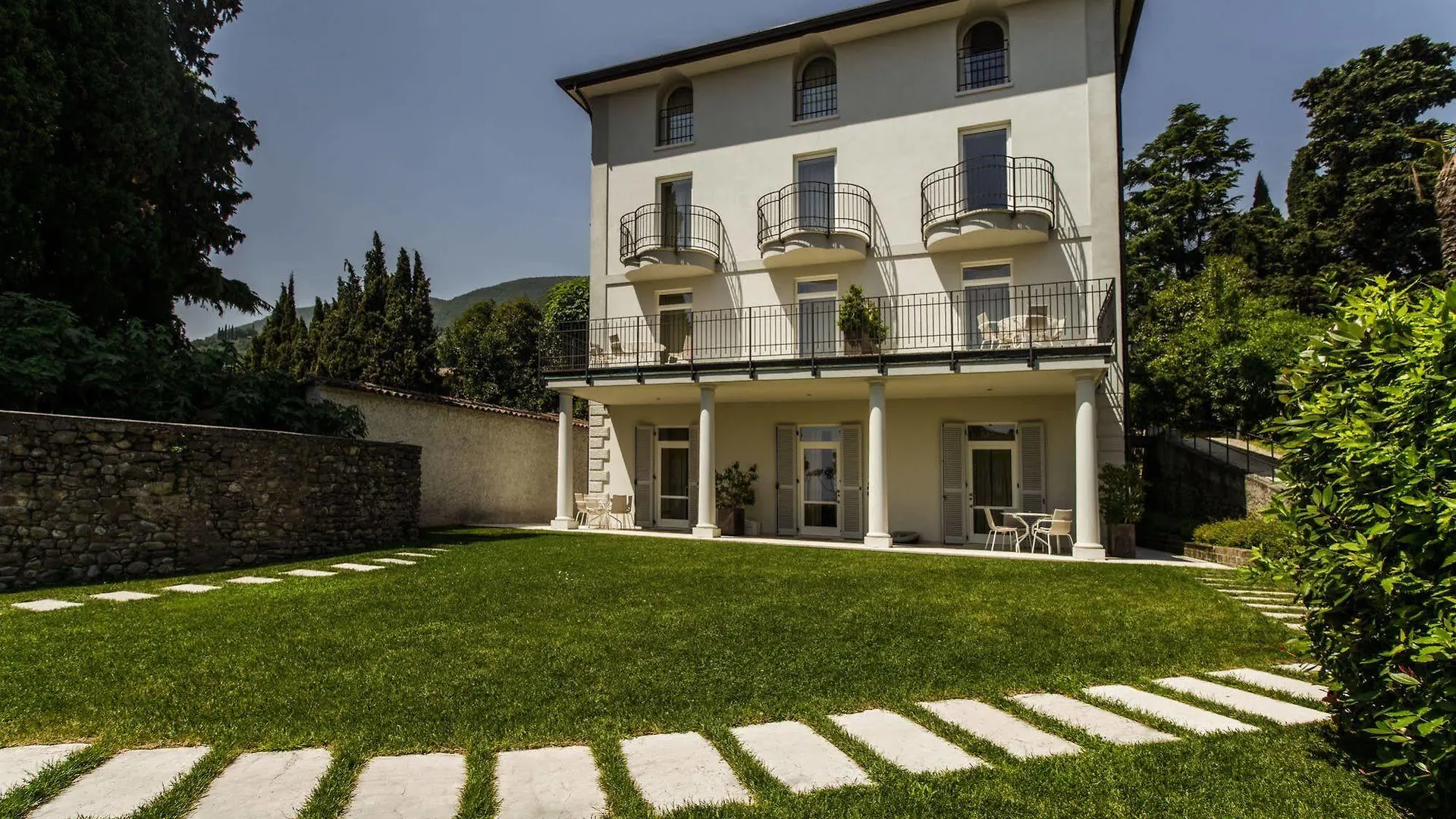 Hotel Bella Riva Gardone Riviera Italy